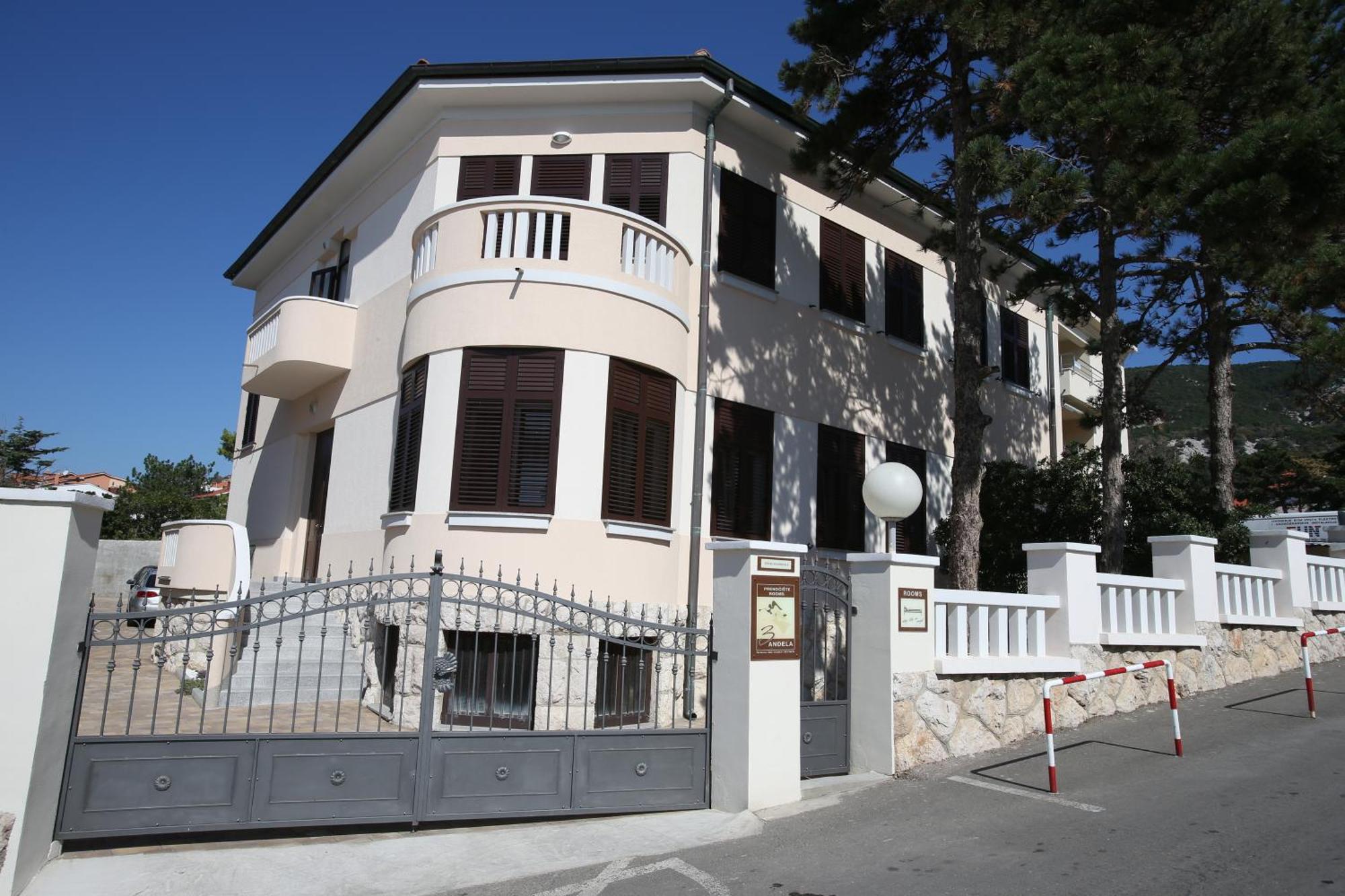 Apartment & Rooms Three Angels Baska  Exterior photo
